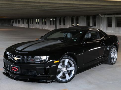 Used 2010 Chevrolet Camaro SS w/ LPO, Ground Effects Package RWD image 1