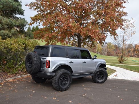 Used 2022 Ford Bronco Badlands image 8
