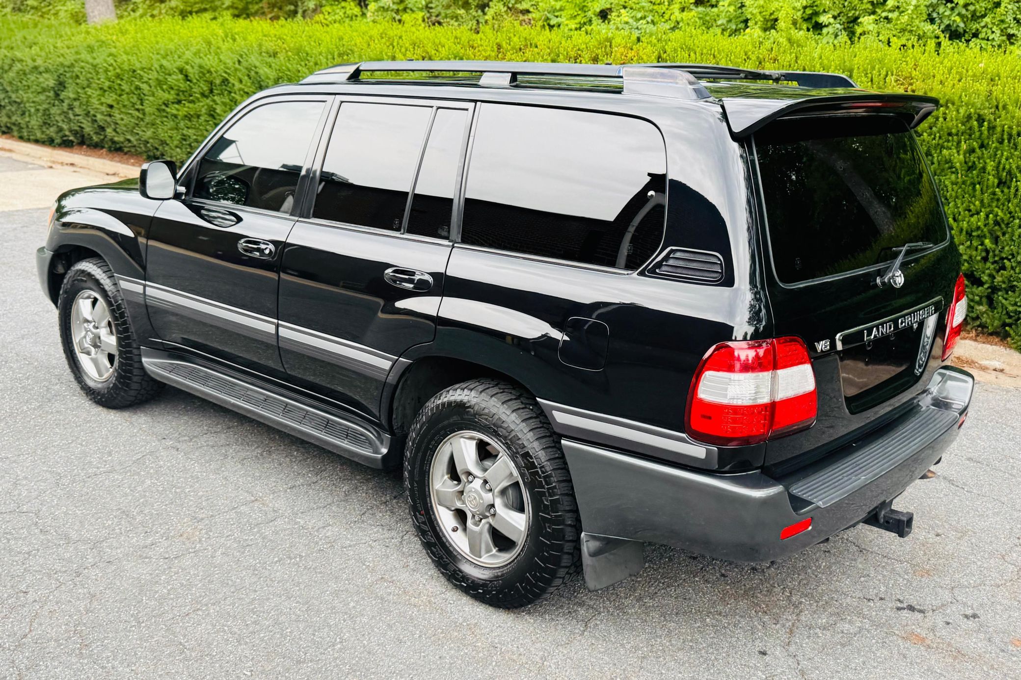 Used 2004 Toyota Land Cruiser AWD/4WD image 2