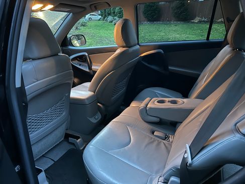 Used 2011 Toyota RAV4 Limited image 17