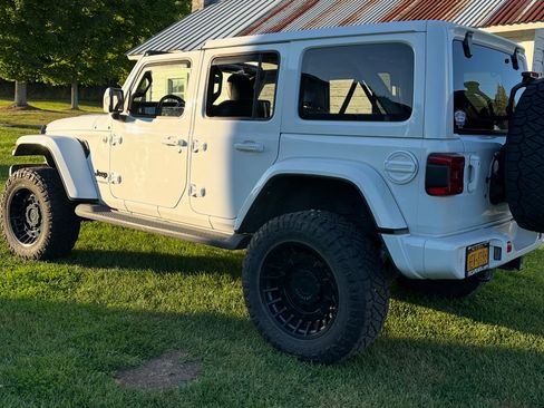 Used 2022 Jeep Wrangler Unlimited Sahara AWD/4WD image 2