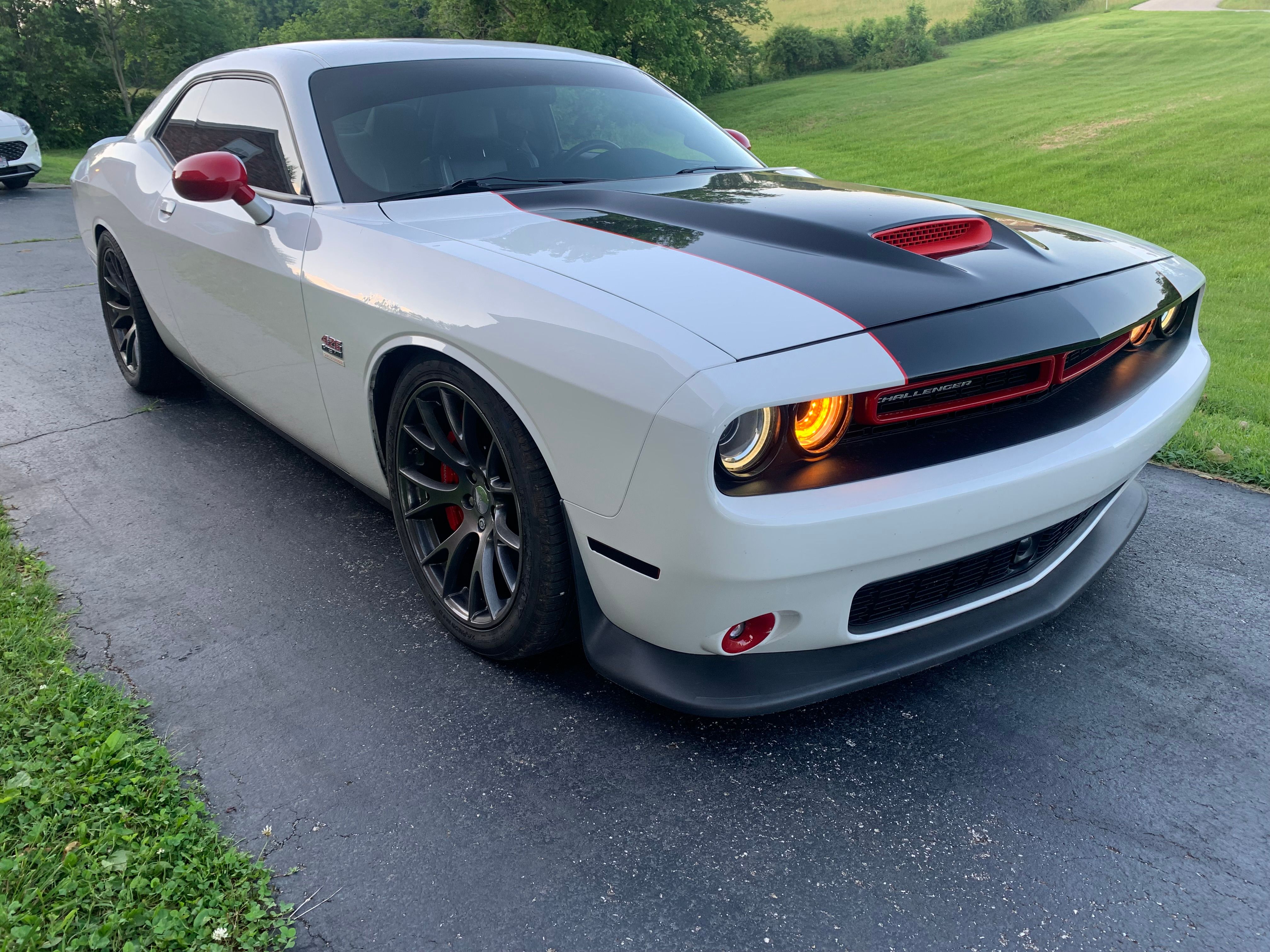 Used 2016 Dodge Challenger SRT w/ Technology Group RWD image 1