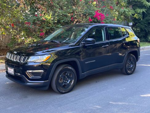 Used 2018 Jeep Compass Sport image 1