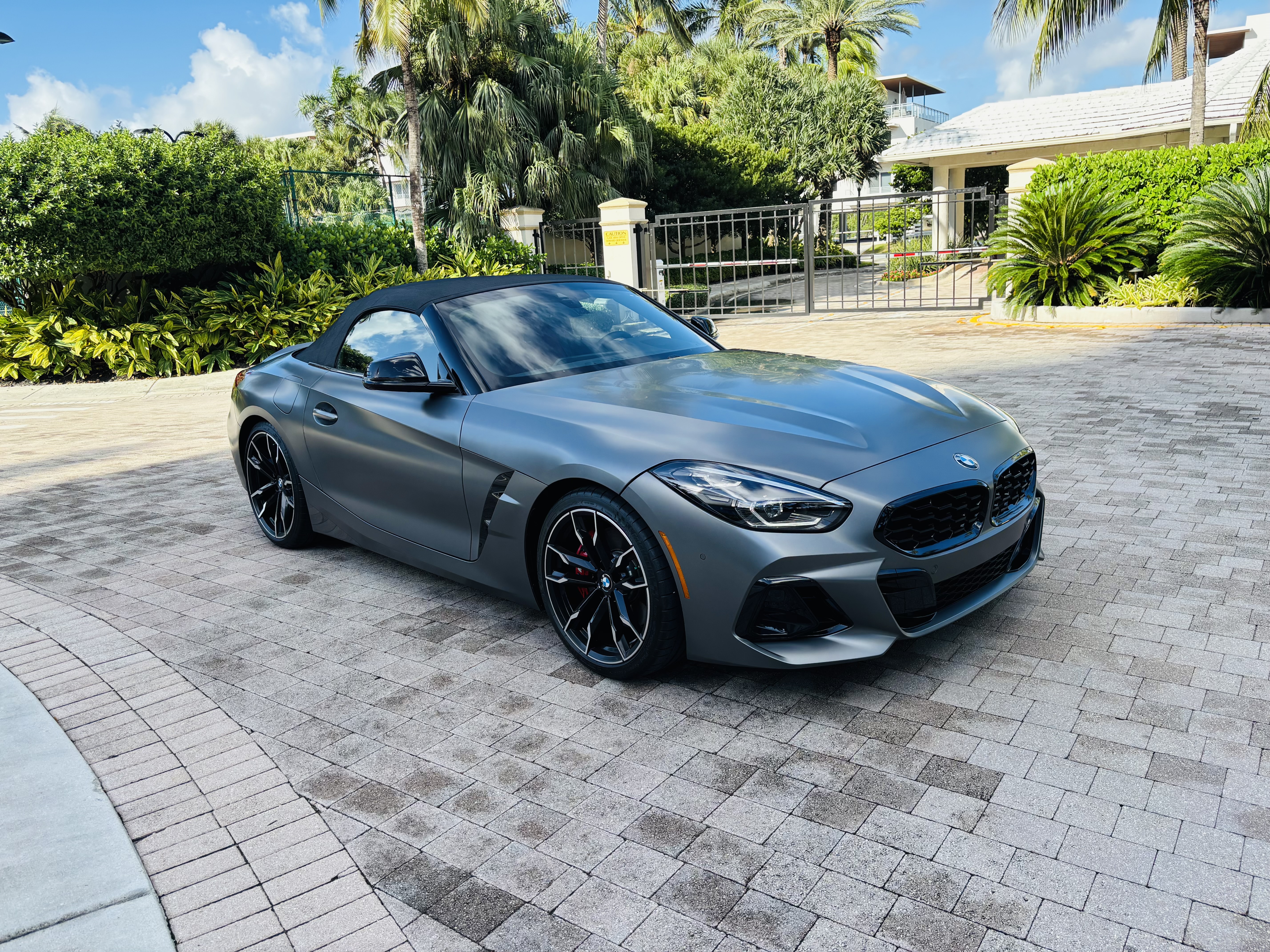 Used 2025 BMW Z4 M40i w/ Edition RWD image 4