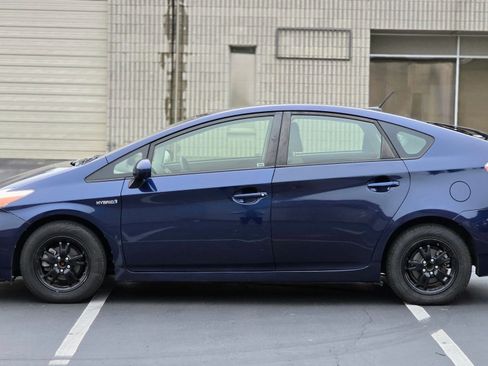 Used 2014 Toyota Prius Four image 4