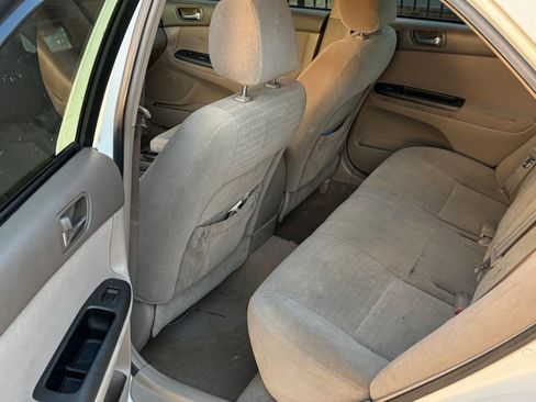 Used 2005 Toyota Camry LE image 14