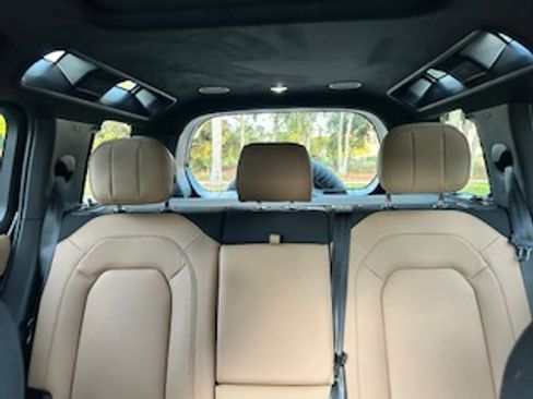 Used 2025 Land Rover Defender 110 V8 image 12