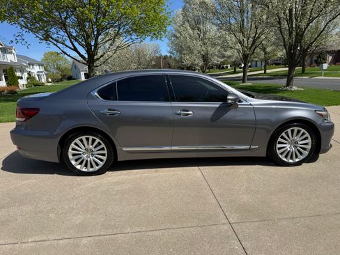 Used 2013 Lexus LS 460 AWD w/ Comfort Pkg image 5