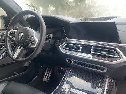 Used 2022 BMW X7 xDrive40i w/ M Sport Package image 15