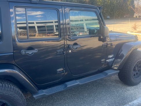 Used 2013 Jeep Wrangler Unlimited Sahara image 11