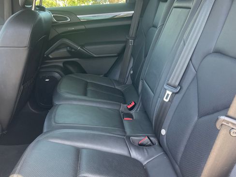 Used 2014 Porsche Cayenne Platinum Edition image 27