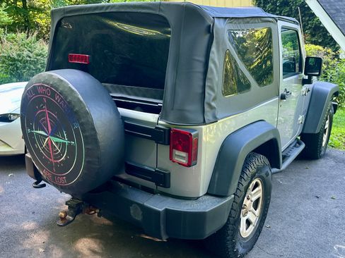 Used 2014 Jeep Wrangler Sport w/ Connectivity Group AWD/4WD image 8