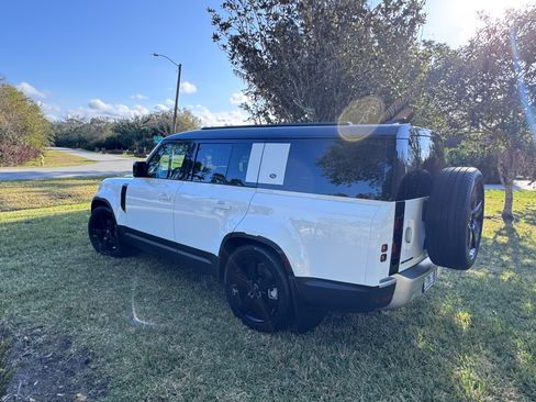 Used 2024 Land Rover Defender 130 S image 9