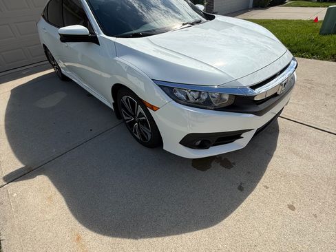 Used 2017 Honda Civic EX-T image 4
