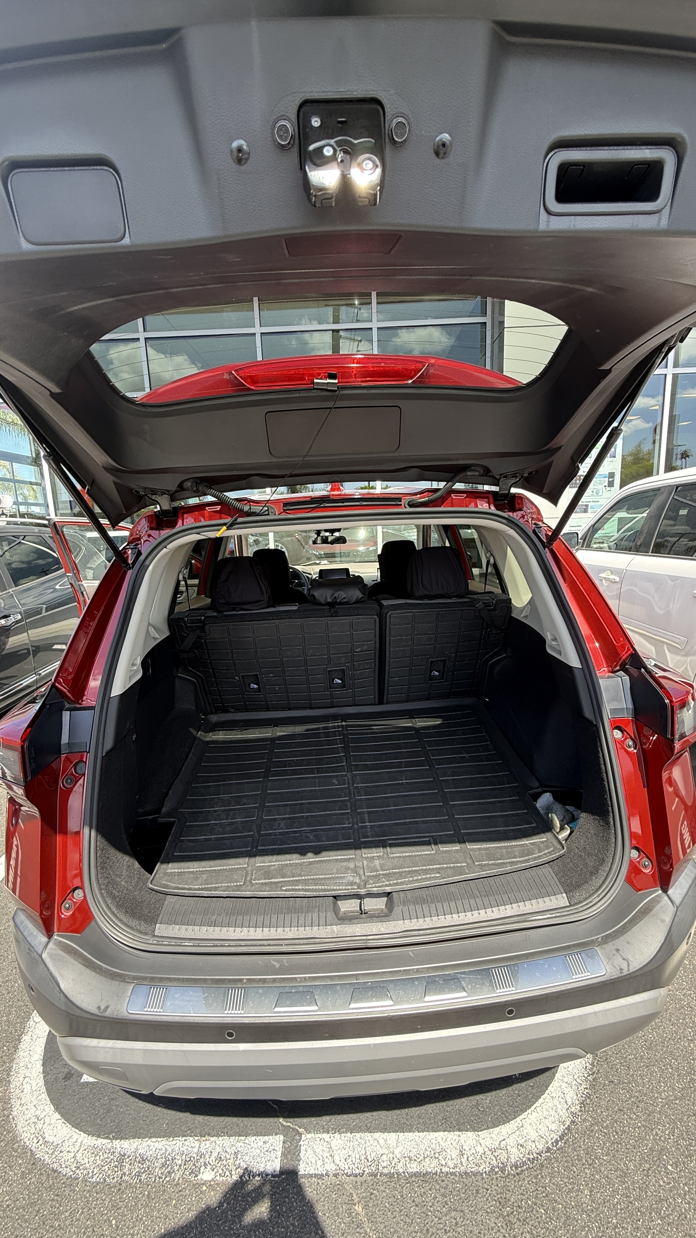 Used 2022 Nissan Rogue SV FWD image 8