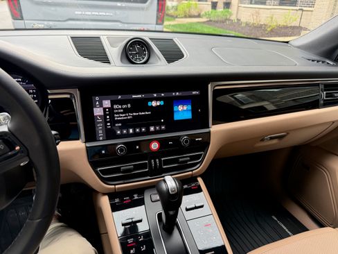 Used 2023 Porsche Macan S image 10