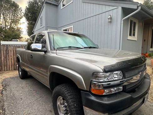 Used 2001 Chevrolet Silverado 2500 LT w/ Off-Road Skid Plate Pkg image 2