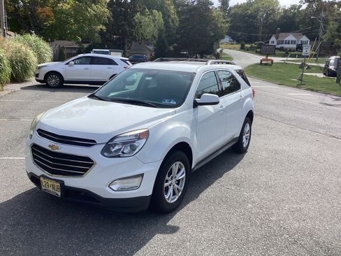 Used 2017 Chevrolet Equinox LT w/ Convenience Package image 6