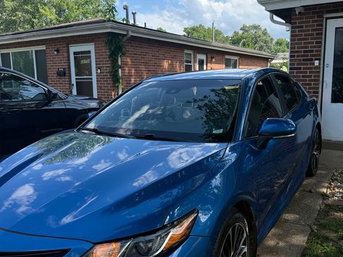 Used 2018 Toyota Camry SE w/ Moonroof Package FWD image 4