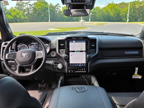Used 2024 RAM 1500 Laramie AWD/4WD image 14