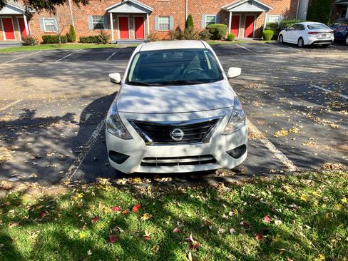 Used 2017 Nissan Versa S Plus image 2