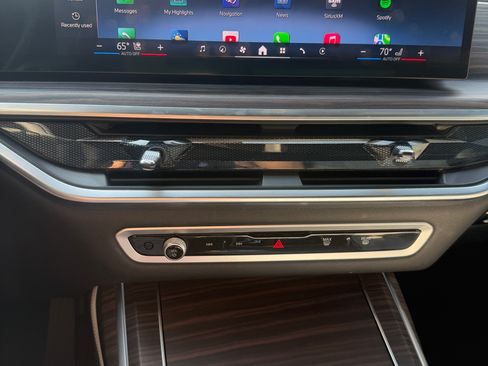 Used 2025 BMW X7 xDrive40i AWD/4WD image 16