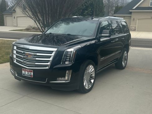 Used 2017 Cadillac Escalade Platinum image 6