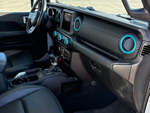 Used 2022 Jeep Wrangler Unlimited Sahara w/ Cold Weather Group image 19