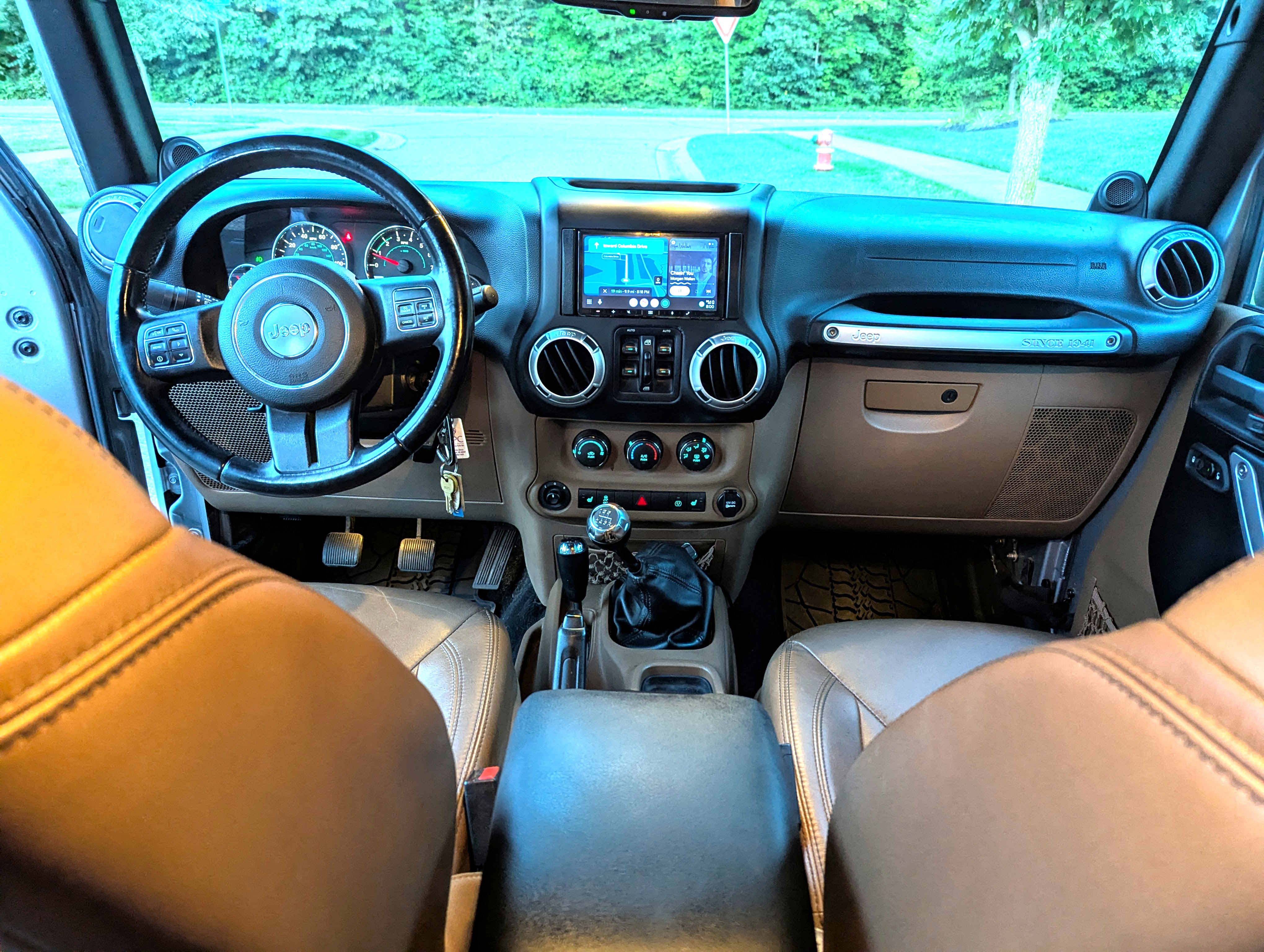 Used 2013 Jeep Wrangler Unlimited Rubicon w/ Dual Top Group AWD/4WD image 6