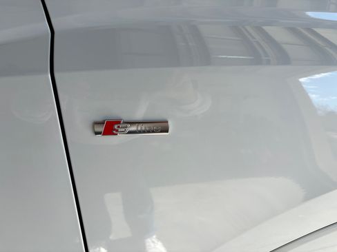 Used 2024 Audi Q3 2.0T Premium w/ Convenience Package image 1