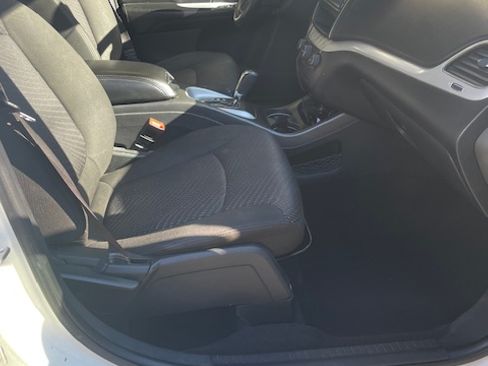 Used 2019 Dodge Journey SE image 13