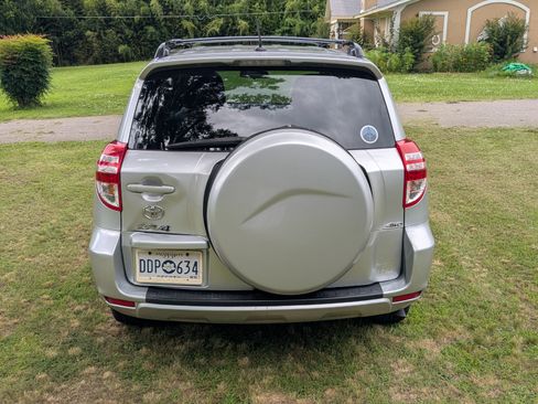 Used 2012 Toyota RAV4 4WD w/ Value Pkg image 5