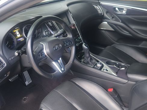 Used 2017 INFINITI Q60 Red Sport 400 AWD/4WD image 5