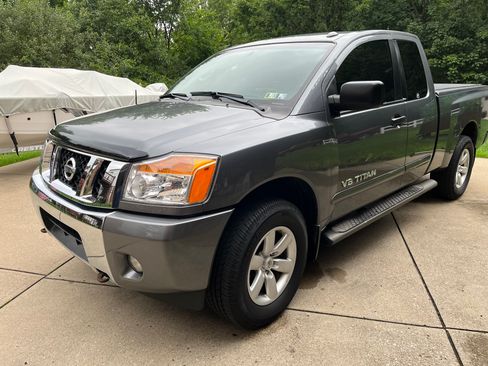 Used 2014 Nissan Titan SV w/ SV Value Truck Package AWD/4WD image 4