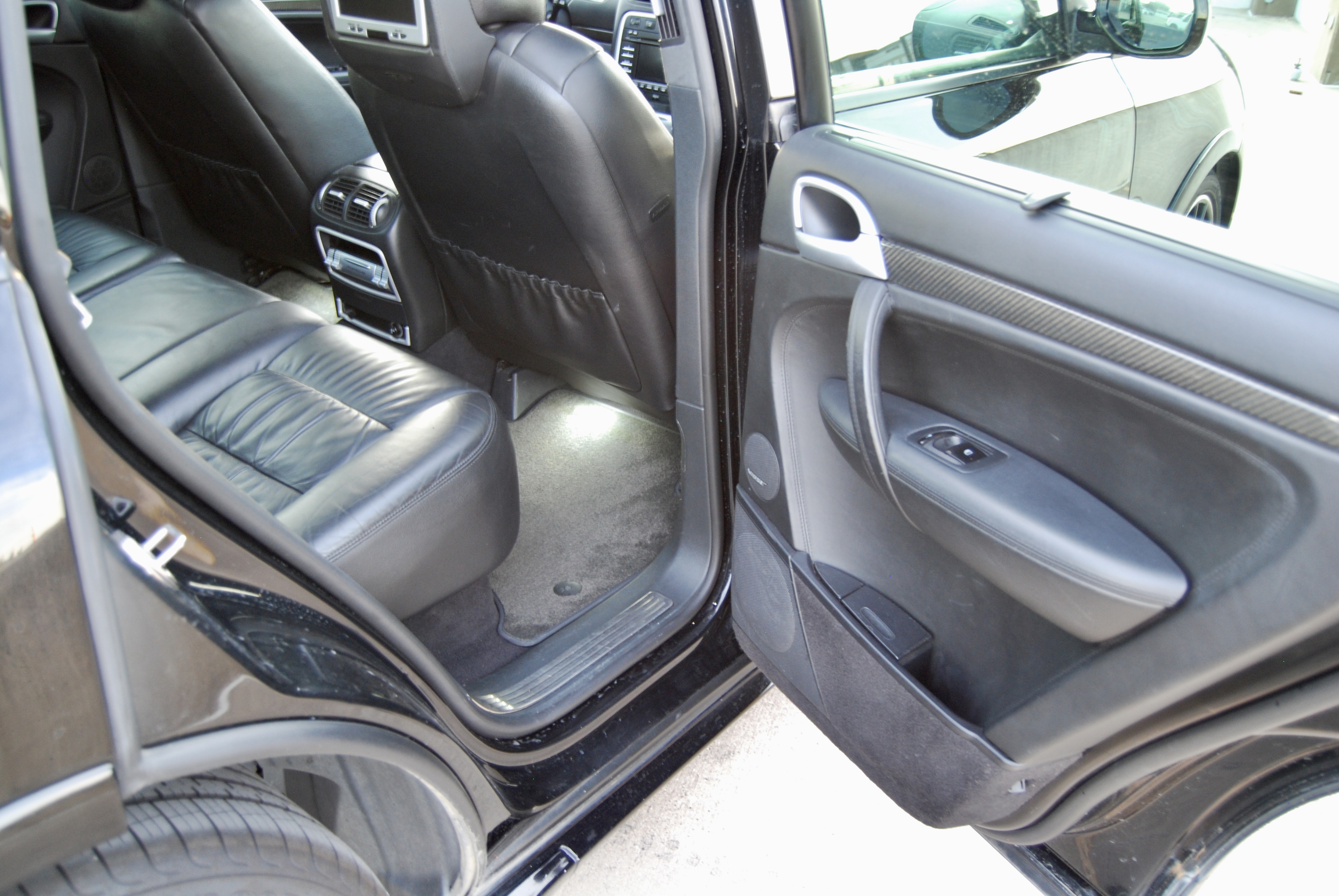 Used 2009 Porsche Cayenne Turbo S AWD/4WD image 12