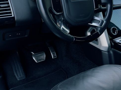 Used 2022 Land Rover Range Rover P525 Westminster Edition image 13