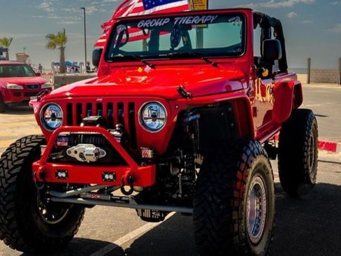 Used 2006 Jeep Wrangler Unlimited w/ Premium Audio Group image 2