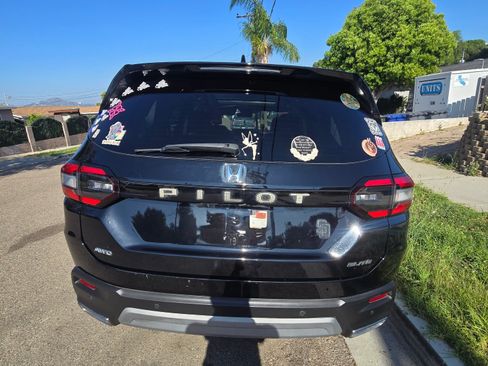 Used 2024 Honda Pilot Elite image 2