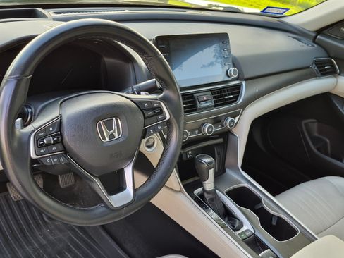 Used 2018 Honda Accord Touring image 13