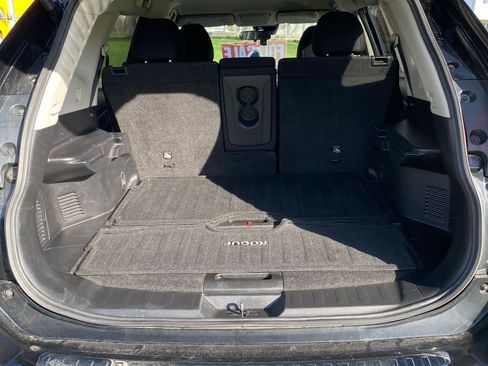 Used 2020 Nissan Rogue SV w/ Premium Package image 10