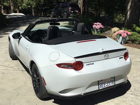 Used 2017 MAZDA MX-5 Miata Club w/ Brembo/BBS Package RWD image 8