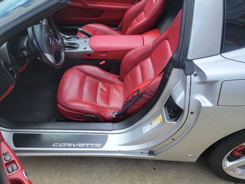 Used 2006 Chevrolet Corvette Coupe w/ Preferred Equipment Group image 2