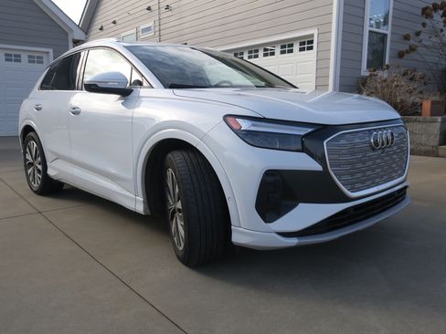Used 2023 Audi Q4 e-tron Premium Plus w/ Premium Plus image 1