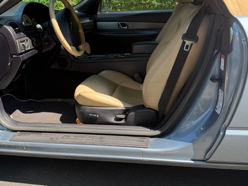 Used 2005 Ford Thunderbird RWD image 10