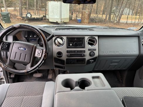 Used 2014 Ford F250 XLT image 11