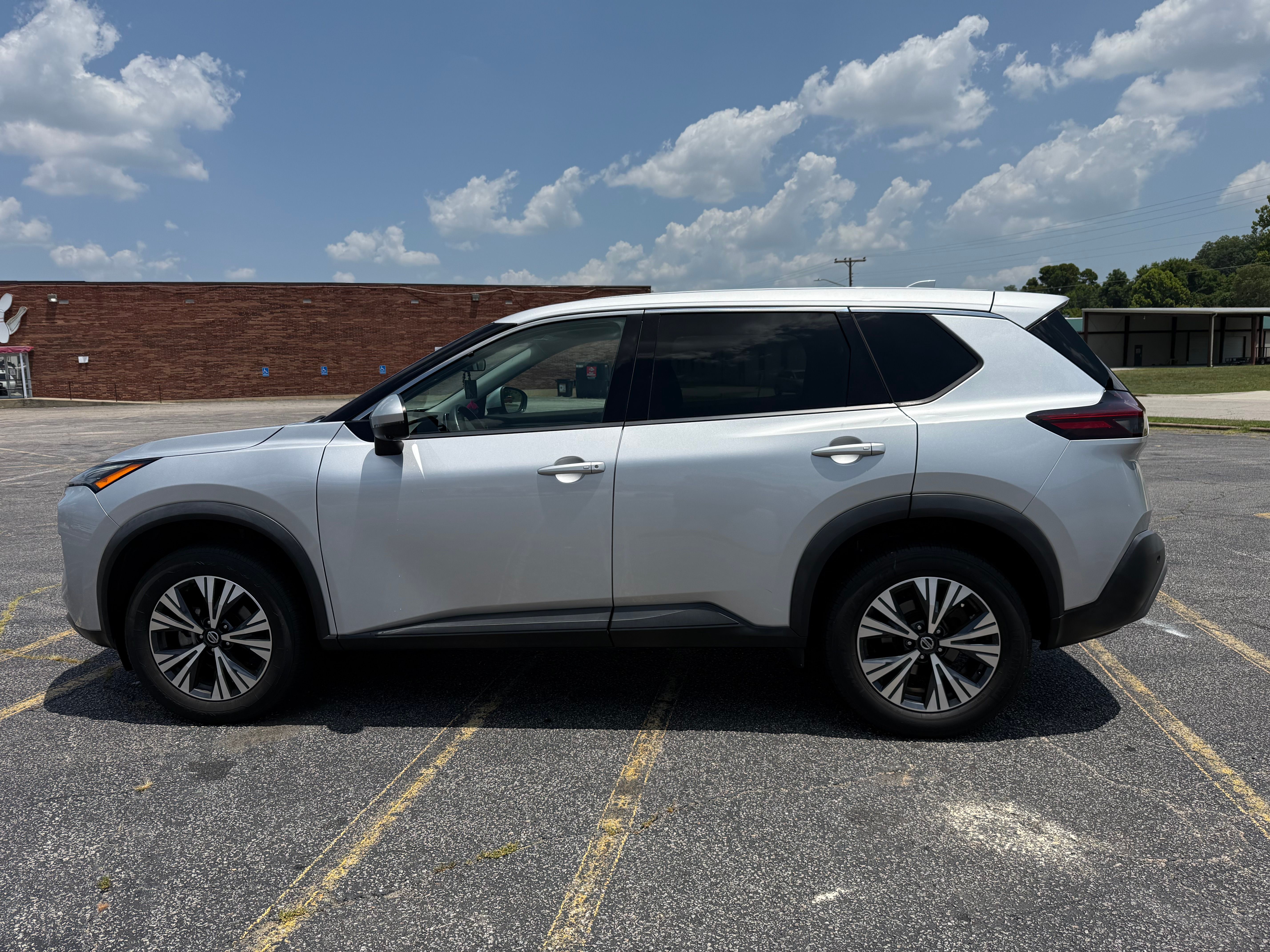 Used 2021 Nissan Rogue SV AWD/4WD image 1