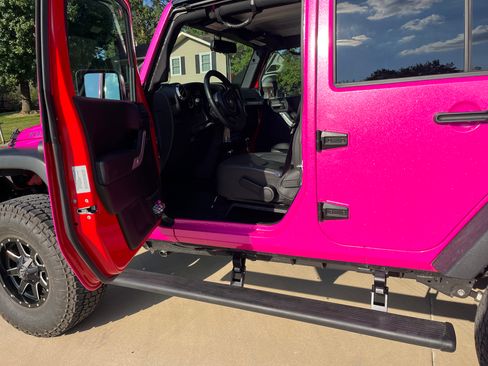 Used 2017 Jeep Wrangler Unlimited Rubicon w/ Connectivity Group image 9