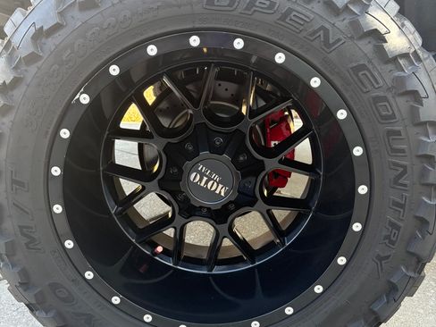 Used 2018 Chevrolet Silverado 1500 LT w/ All Star Edition image 4