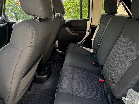 Used 2011 Jeep Wrangler Unlimited Sport image 8