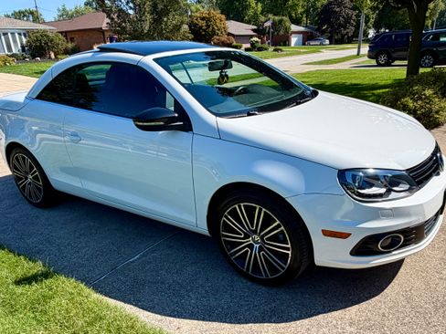 Used 2014 Volkswagen Eos FWD image 2